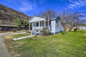 Pet-Friendly Charleston Home with Fenced Yard!